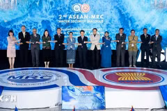 Des délégués de l'ASEAN et du MRC. Photo : VNA