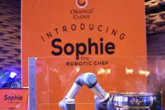 Rencontrez Sophie, le robot qui cuit les nouilles singapouriennes