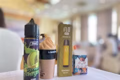 Les échantillons de cigarettes électroniques sont conçus pour ressembler à des jouets et des briques de lait pour attirer les enfants. (Photo : VNA)