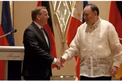 Le ministre allemand de la Défense Boris Pistorius (à gauche) rencontre son homologue philippin Gilberto Teodoro Jr. le 5 août pour des discussions bilatérales sur le renforcement des liens de sécurité entre les deux nations. (Photo : Inquirer.net)
