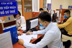 Les autorités vietnamiennes vont lutter contre l'évasion fiscale. Photo ; VNA