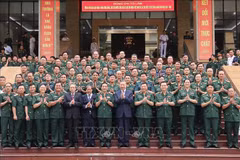 Le secrétaire général du Comité central du Parti communiste du Vietnam et président de l'État, To Lam assiste à la cérémonie d'ouverture de la nouvelle année à l'Académie nationale de défense. Photo : VNA