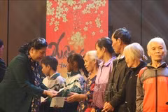 Programme ‘’Têt pour les pauvres’’ à Ha Tinh