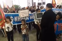 Les anciens combattants à Nghê An vent debout contre le prêtre Dang Huu Nam