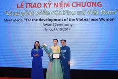 Médaille « Pour le développement des femmes vietnamiennes » à Han Mi Young