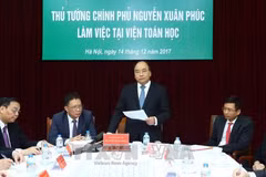 Le Premier ministre travaille avec des responsables de l’Institut de mathématiques du Vietnam