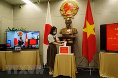 Le consulat général du Vietnam à Fukuoka : plus de 1,58 milliard de dongs au Fonds de vaccins
