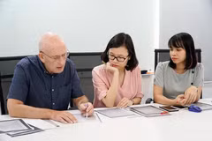 Plus de 93 000 étrangers ont actuellement des permis de travail au Vietnam