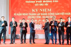 Une délégation du Comité municipal du Parti de Dongxing à Mong Cai