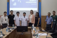 COVID-19 : le PNUD remet des robots à l’Hôpital national des maladies tropicales