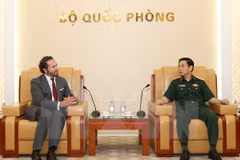 Le chef d’état-major de l’Armée populaire du Vietnam reçoit des officiels du groupe français CNIM