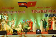 Ouverture de la foire commerciale du Vietnam 2016 au Cambodge