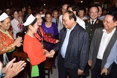 Le PM Nguyên Xuân Phuc à la Fête de grande union nationale à Hoa Binh