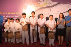 Les jeunes se donnent la main pour adoucir la douleur de l’agent orange