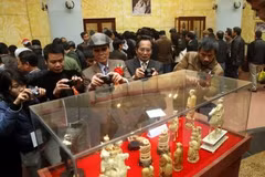 Exposition et vente aux enchères d’un millier d’objets antiques à Nam Dinh
