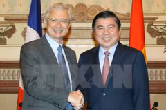 Le président de l’AN française termine sa visite officielle au Vietnam