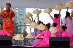 Le Vietnam brille à la 10e Fête de la diversité culturelle de Varsovie