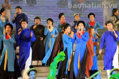 Festival du chant folklorique "vi" et "giam" de Nghê Tinh 2016