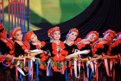 Première compétition de danse ethnique de la région du Nord