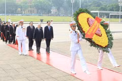 Les dirigeants rendent hommage aux Morts pour la Patrie