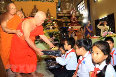 Ouverture d'une classe d'enseignement du vietnamien et du laotien à Vientiane