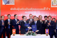 Renforcer la coopération entre l'Université nationale de HCM-V et l'Université nationale du Laos