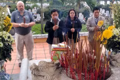 Des vétérans américains remettent des documents sur les restes des martyrs à Quang Tri