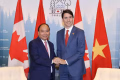 Entretien entre les Premiers ministres vietnamien et canadien