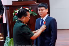 Star Telecom, joint-venture de Viettel au Laos, primé par le gouvernement laotien