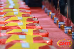Ha Tinh : inhumation des restes de 12 volontaires tombés au Laos 