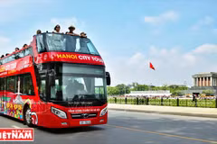 Des bus à deux étages pour les touristes à Hanoï