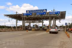 Le vice-PM Trinh Dinh Dung clarifie certaines questions dans le secteur des transports