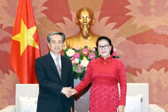 La présidente de l’AN Nguyen Thi Kim Ngan reçoit l’ambassadeur de Chine au Vietnam