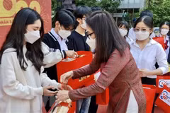 Hô Chi Minh-Ville vient en aide aux enfants impactés par l’épidémie