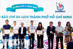 Tourisme : deux journalistes de la VNA reçoivent des prix de Ho Chi Minh-Ville