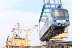 Ho Chi Minh-Ville : quatre autres rames de la ligne de métro N°1 débarquées au Vietnam