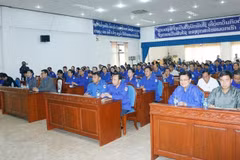 Des jeunes laotiens s'initient à l'idéologie du Président Ho Chi Minh