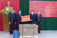 Thanh Hoa échange des expériences sur la lutte contre l’épidémie de COVID-19 avec Houaphan (Laos)