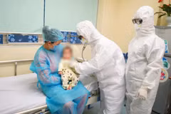COVID-19 : le FNUAP offre des équipements médicaux au Vietnam