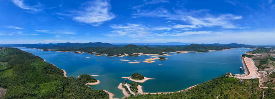 ·L'ouvrage hydraulique du lac de Ke Go, une réalisation majeure qui marque la province de Ha Tinh après un demi-siècle de construction et de développement. Photo : VNA