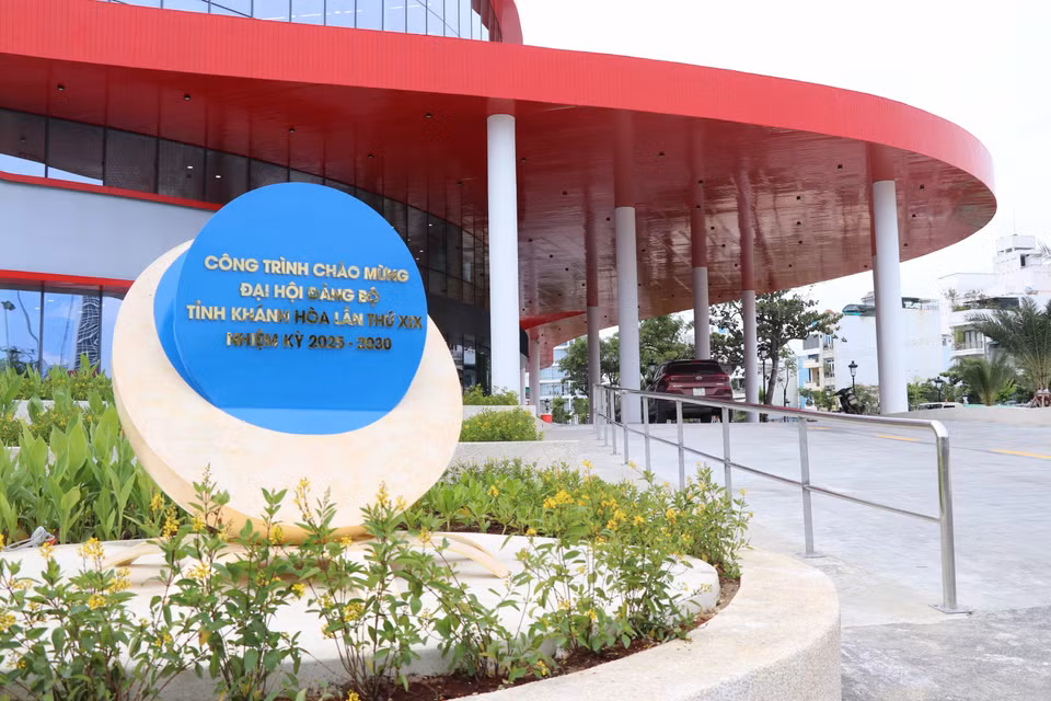 Récemment, cet édifice a été sélectionné parmi les 50 œuvres architecturales emblématiques des provinces et villes du Sud, à l'occasion du 50e anniversaire de la réunification du pays. Photo: VNA