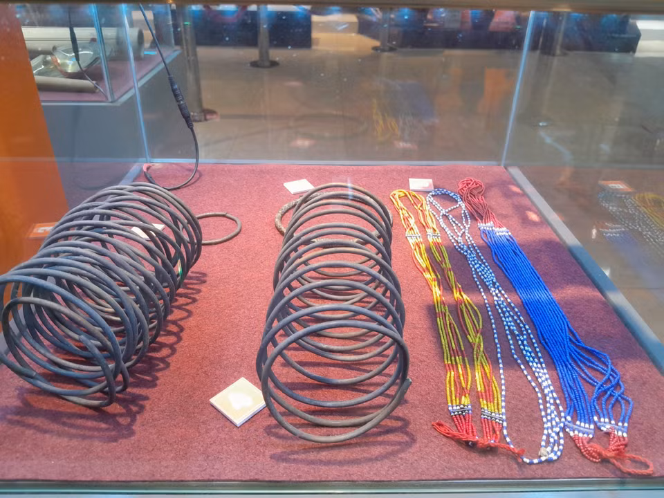 Bracelets traditionnels de l’ethnie S’tiêng. Photo : VNA