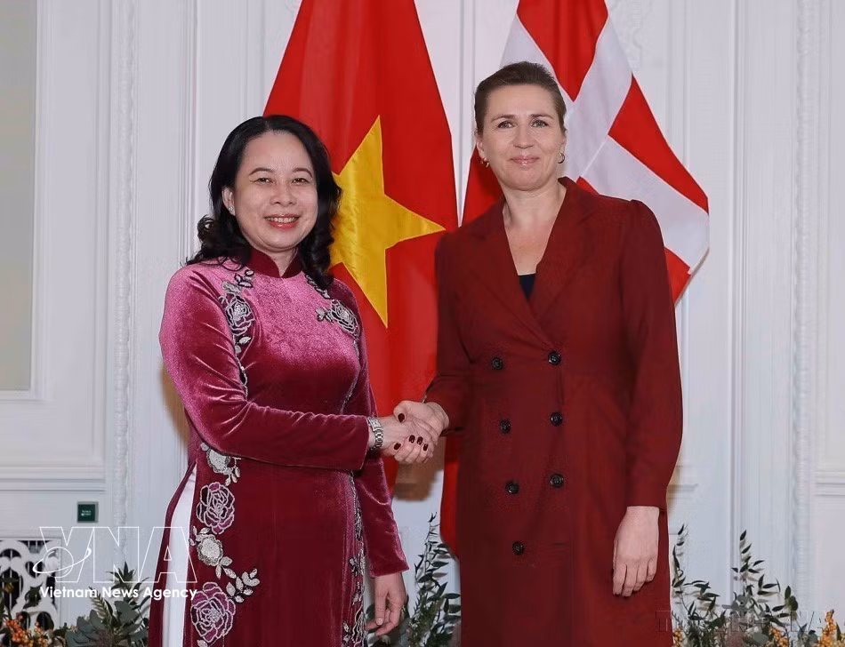Dans le cadre de sa visite officielle au Danemark, la vice-présidente de la République, Vo Thi Anh Xuan, rencontre la Première ministre danoise, Mette Frederiksen, le 21 novembre 2023. Photo : VNA