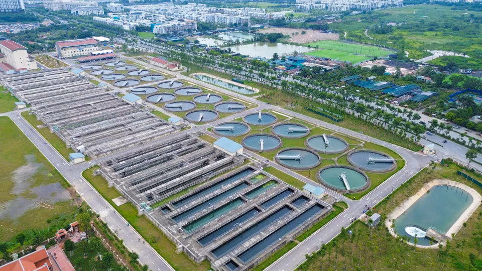 Implantée sur une superficie de 13,8 hectares, la première phase de la station de traitement des eaux usées de Yên Xa affiche une capacité journalière de 180.000 m3 qui sera portée à 270.000m3 puis à 576.000m3 dans l’avenir. Photo: VNA