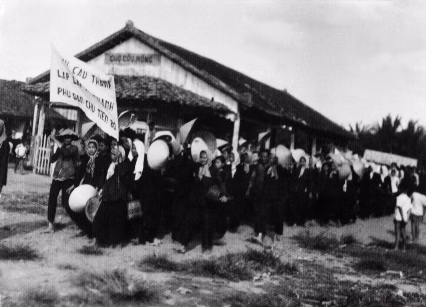 Les membres de l’Armée aux cheveux longs de Ben Tre jouèrent un rôle déterminant dans la lutte contre l'armée américaine et l'administration de Ngo Dinh Diem, avec des manifestations et des actions de résistance dans le Sud du Vietnam.. Photo: VNA
