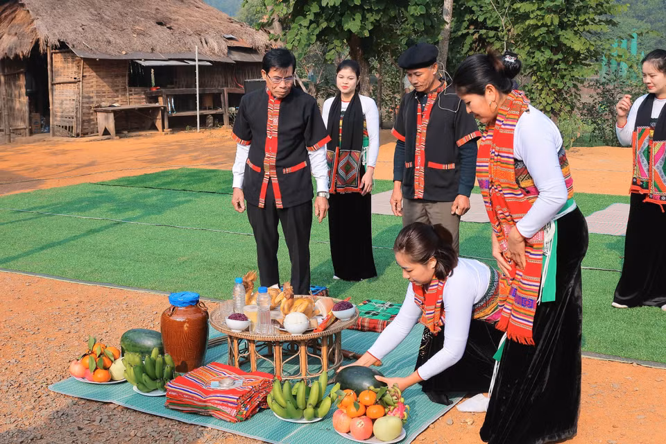 La fête du nouveau riz est bien plus qu'une simple célébration de la récolte. C'est un moment fort de l'année où les Thai de Thanh Hoa expriment leur gratitude envers les dieux et les esprits de la nature pour leur générosité. Photo: VNA