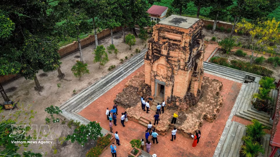 La préservation maximale de ses valeurs originelles constitue une exigence majeure pour permettre à la tour Chot Mat de continuer à faire rayonner son patrimoine historique et culturel, et de devenir ainsi un temps fort du parcours d’exploration de Tay Ninh. Photo: VNA