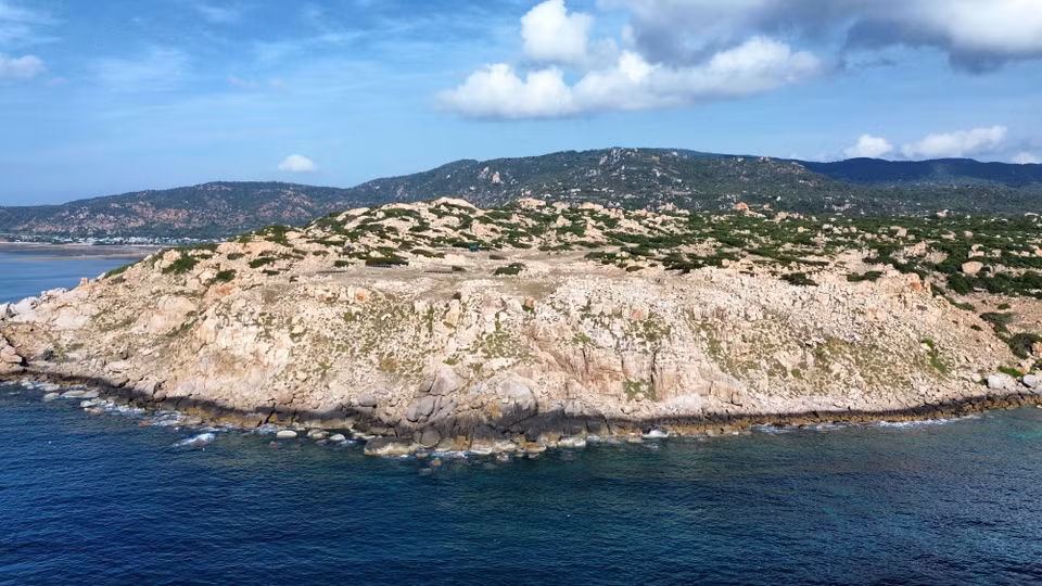 Le parc des rochers se trouve sur la côte du parc national de Nui Chua, au sein de la réserve mondiale de biosphère de Nui Chua, dans la commune de Vinh Hai, district de Ninh Hai. Photo: VNA