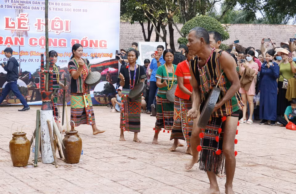 Une reconstitution du Festival de l’amitié communautaire des S’tiêng. Photo : VNA
