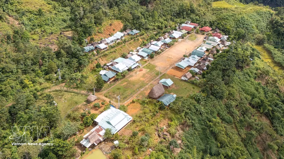 Un quartier résidentiel isolé situé loin du centre de la commune fait face à de nombreux freins pour attirer les investissements, développer l'économie des jardins forestiers et promouvoir le commerce de marchandises. Photo : VNA